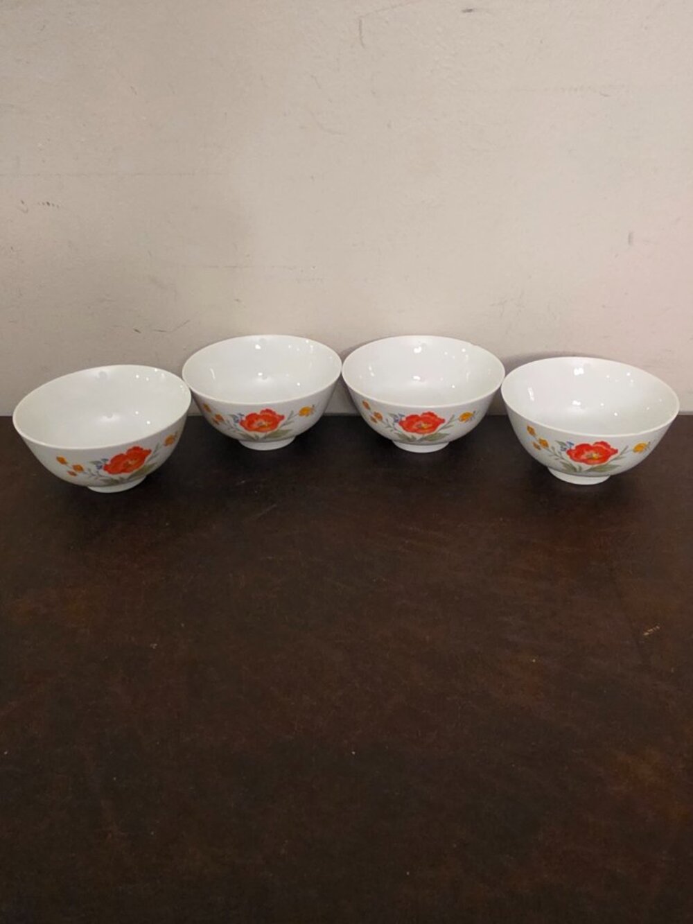 Tatung Taiwan porcelain bowls with a floral pattern. (Set of 4)